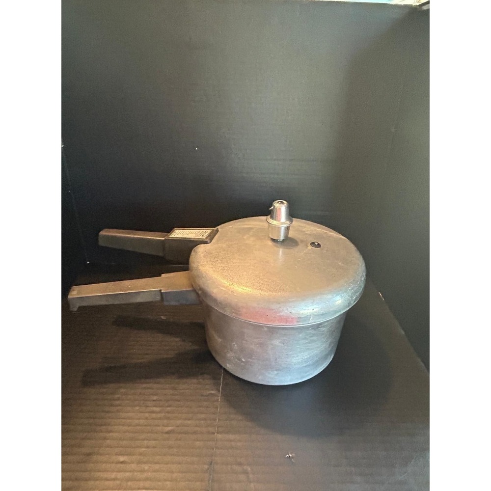 Vintage Presto 4 Qt Pressure Cooker Model 204